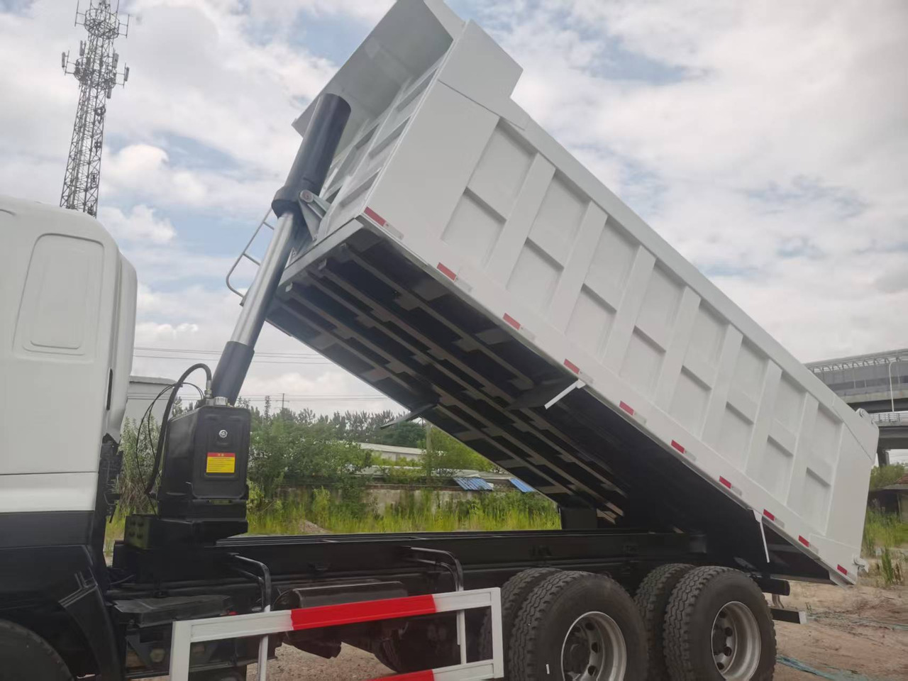 HINO 6×4,10 wheels - Kipper: das Bild 5 HINO 6×4,10 wheels - Kipper: das Bild 5