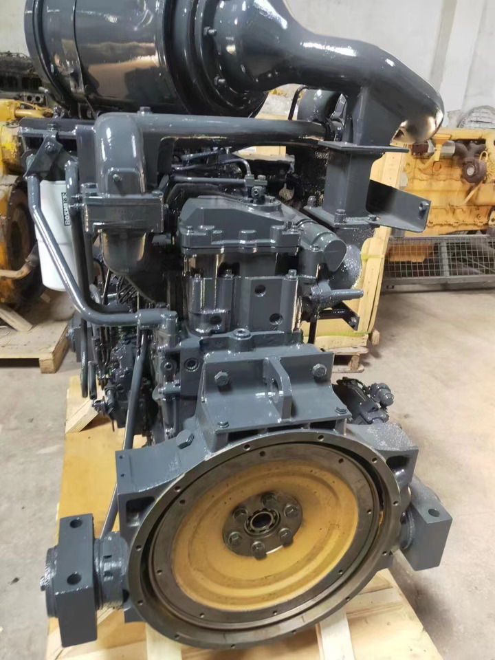 KOMATSU 6D125E - Motor für Bagger: das Bild 1 KOMATSU 6D125E - Motor für Bagger: das Bild 1