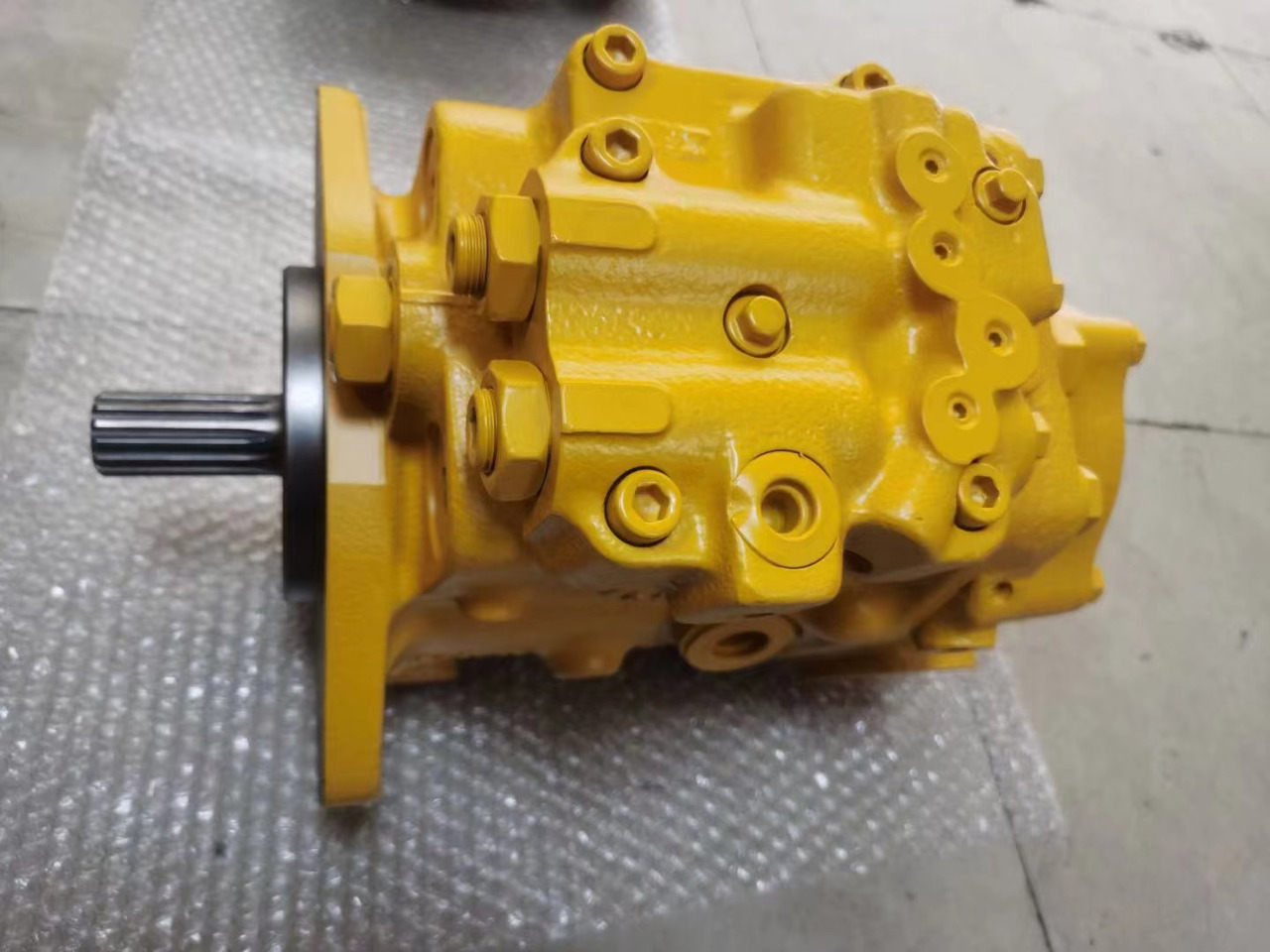 KOMATSU 708-1L-00012 - Hydraulikpumpe für Bagger: das Bild 1 KOMATSU 708-1L-00012 - Hydraulikpumpe für Bagger: das Bild 1