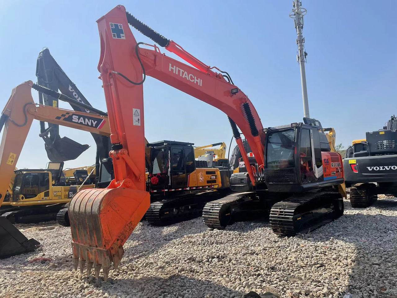 CRAWLER EXCAVATOR Used Hitachi ZX200-3G Excavator for Sale - Low Hours, Full Documentation, 2-Year Warranty - Baumaschine: das Bild 2 CRAWLER EXCAVATOR Used Hitachi ZX200-3G Excavator for Sale - Low Hours, Full Documentation, 2-Year Warranty - Baumaschine: das Bild 2