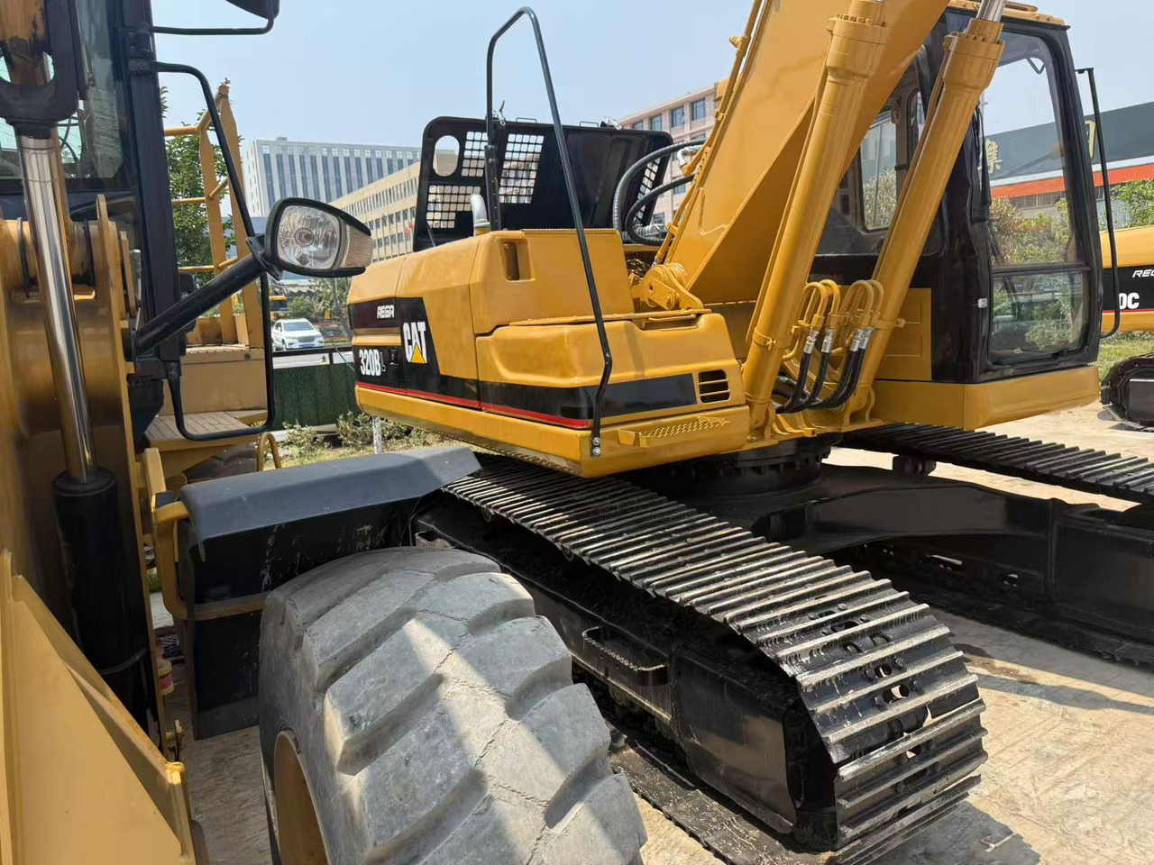 CATERPILLAR 320B - Kettenbagger: das Bild 4 CATERPILLAR 320B - Kettenbagger: das Bild 4