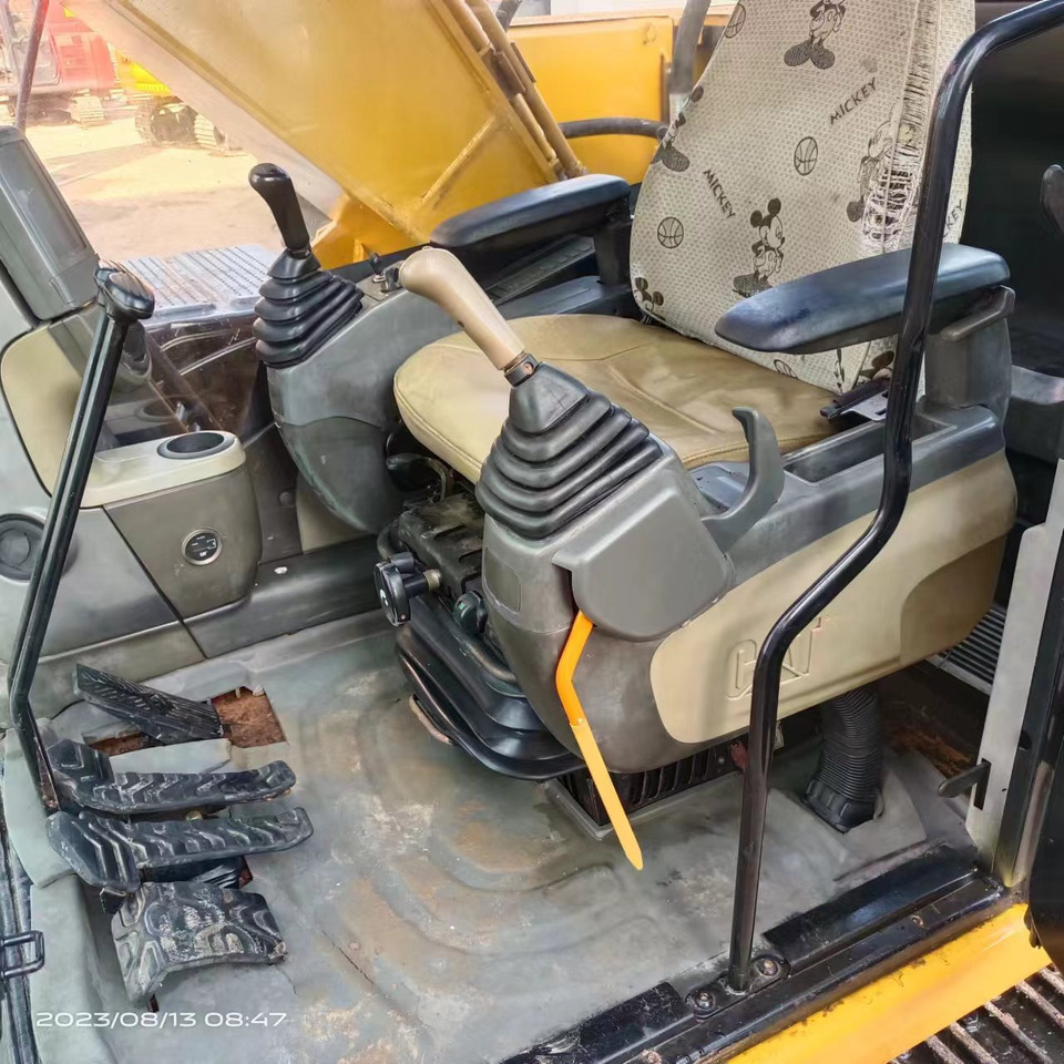 CATERPILLAR 320D - Kettenbagger: das Bild 5 CATERPILLAR 320D - Kettenbagger: das Bild 5