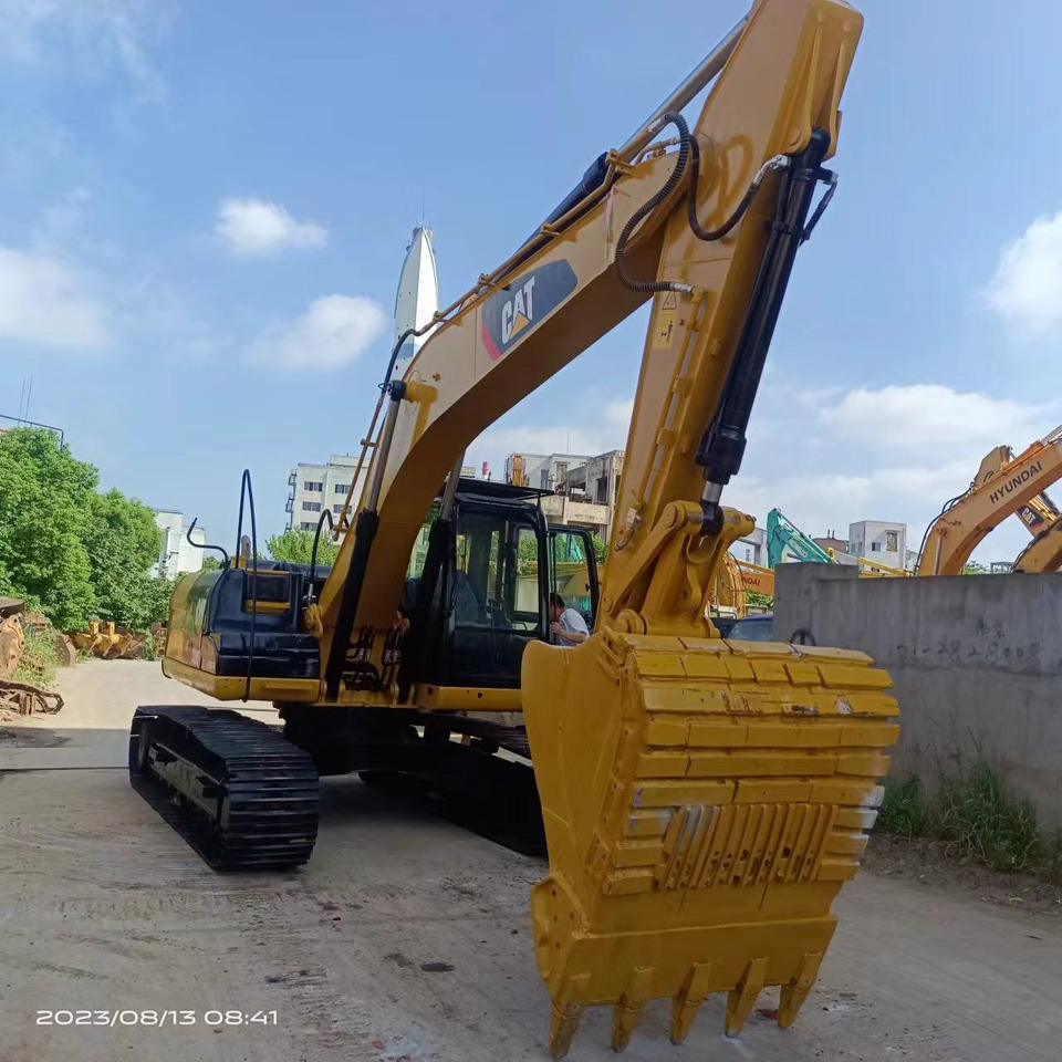 CATERPILLAR 320D - Kettenbagger: das Bild 1 CATERPILLAR 320D - Kettenbagger: das Bild 1