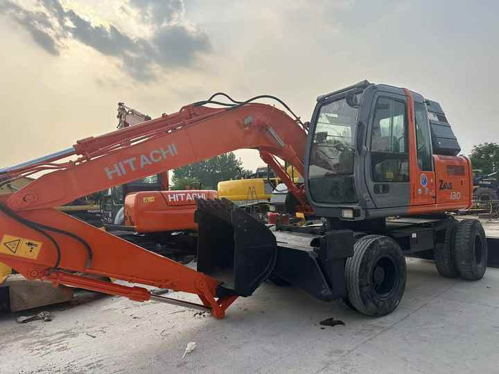 Hot Sale! Used Hitachi ZX130 Wheel Excavator |Excellent Condition| Best Price | Perfect for Construction & Road Projects - Bagger: das Bild 5 Hot Sale! Used Hitachi ZX130 Wheel Excavator |Excellent Condition| Best Price | Perfect for Construction & Road Projects - Bagger: das Bild 5