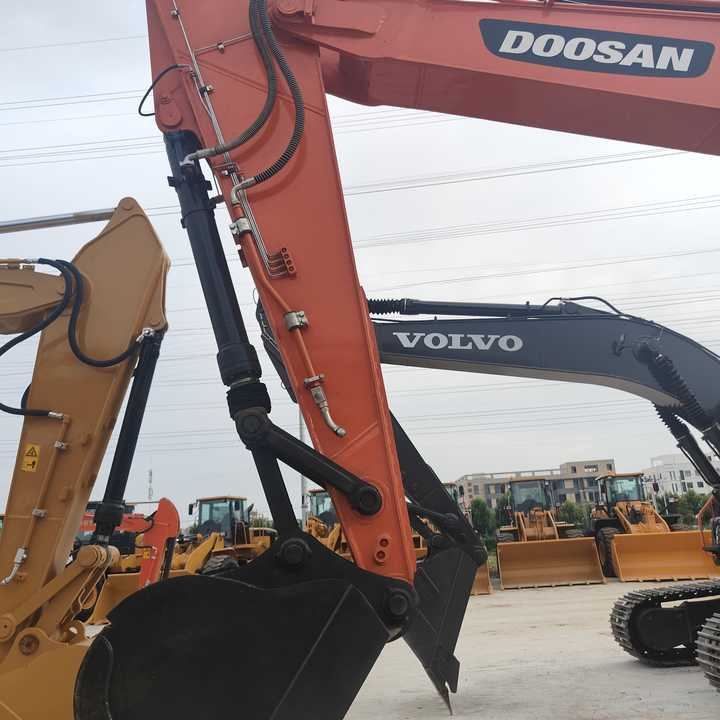 Used Digger DOOSAN DX300 Construction Machinery Construction Digger Used DOOSAN DX300 Cheap Excavator - Kettenbagger: das Bild 5 Used Digger DOOSAN DX300 Construction Machinery Construction Digger Used DOOSAN DX300 Cheap Excavator - Kettenbagger: das Bild 5