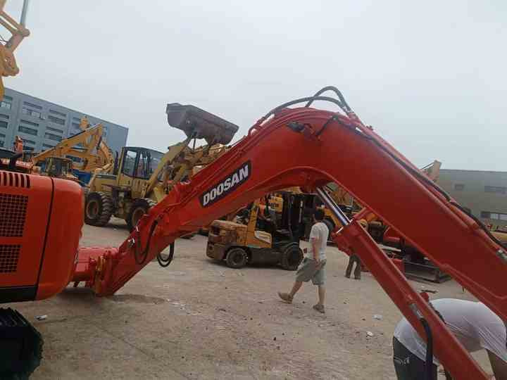 Used Digger DOOSAN DX55 Construction Machinery Construction Digger Used DOOSAN DX55 Cheap Excavator - Kettenbagger: das Bild 4 Used Digger DOOSAN DX55 Construction Machinery Construction Digger Used DOOSAN DX55 Cheap Excavator - Kettenbagger: das Bild 4