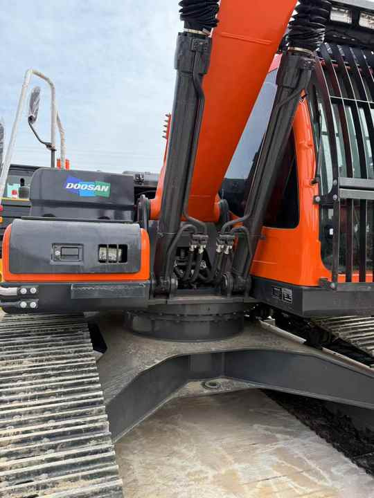 Used Digger Doosan DX225LC-9T Construction Machinery Construction Digger Used Doosan DX225LC-9T Cheap Excavator - Kettenbagger: das Bild 4 Used Digger Doosan DX225LC-9T Construction Machinery Construction Digger Used Doosan DX225LC-9T Cheap Excavator - Kettenbagger: das Bild 4
