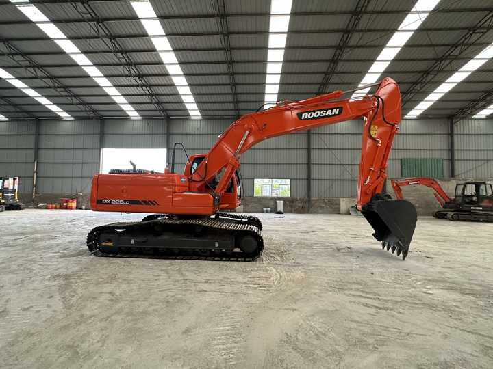 Used Digger Doosan DX225LC-9T Construction Machinery Construction Digger Used Doosan DX225LC-9T Cheap Excavator - Kettenbagger: das Bild 4 Used Digger Doosan DX225LC-9T Construction Machinery Construction Digger Used Doosan DX225LC-9T Cheap Excavator - Kettenbagger: das Bild 4