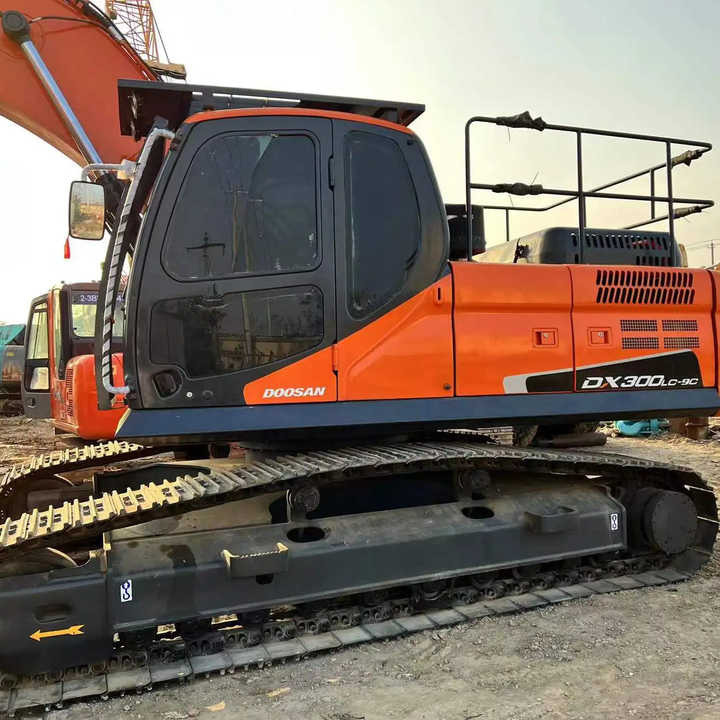 Used Excavator Doosan DX300 Excavators Mini Equipment Earth Moving Machinery Doosan Digger Excavator for Sale - Kettenbagger: das Bild 3 Used Excavator Doosan DX300 Excavators Mini Equipment Earth Moving Machinery Doosan Digger Excavator for Sale - Kettenbagger: das Bild 3