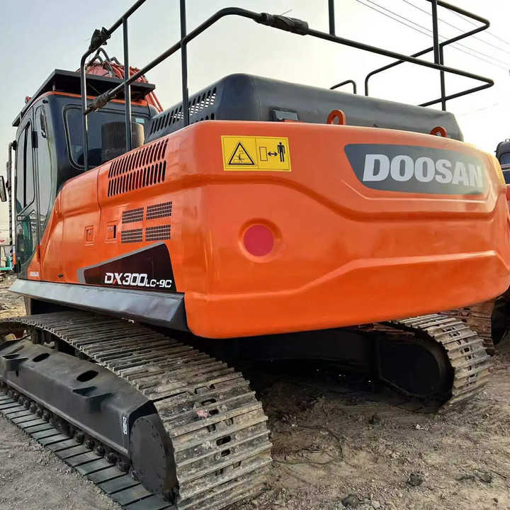 Used Excavator Doosan DX300 Excavators Mini Equipment Earth Moving Machinery Doosan Digger Excavator for Sale - Kettenbagger: das Bild 3 Used Excavator Doosan DX300 Excavators Mini Equipment Earth Moving Machinery Doosan Digger Excavator for Sale - Kettenbagger: das Bild 3