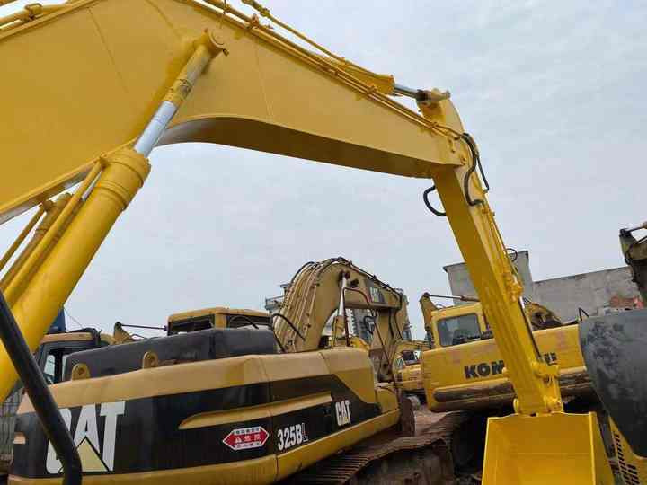 Used Good Quality Japan Original PC200-7 in Good Condition PC200-7 Komatsu - Kettenbagger: das Bild 5 Used Good Quality Japan Original PC200-7 in Good Condition PC200-7 Komatsu - Kettenbagger: das Bild 5