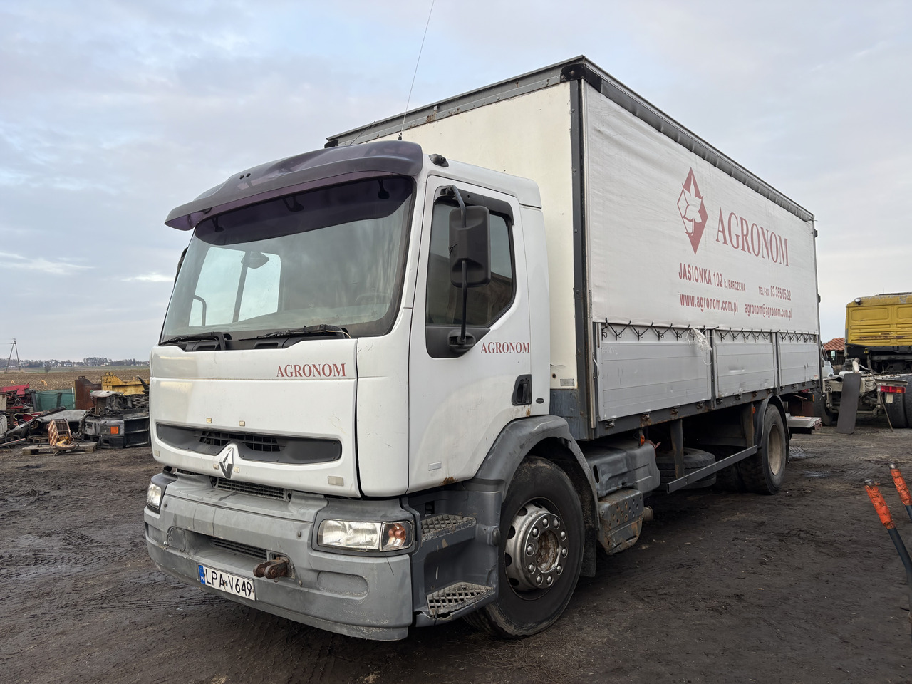RENAULT Premium 260 - Plane LKW: das Bild 1 RENAULT Premium 260 - Plane LKW: das Bild 1