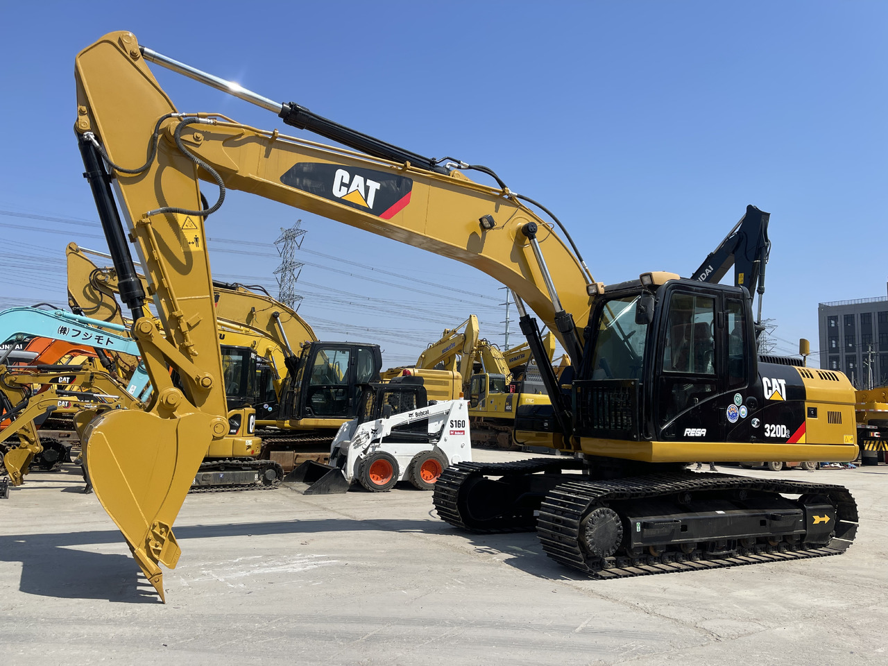 CATERPILLAR 320D2 - Kettenbagger: das Bild 3 CATERPILLAR 320D2 - Kettenbagger: das Bild 3