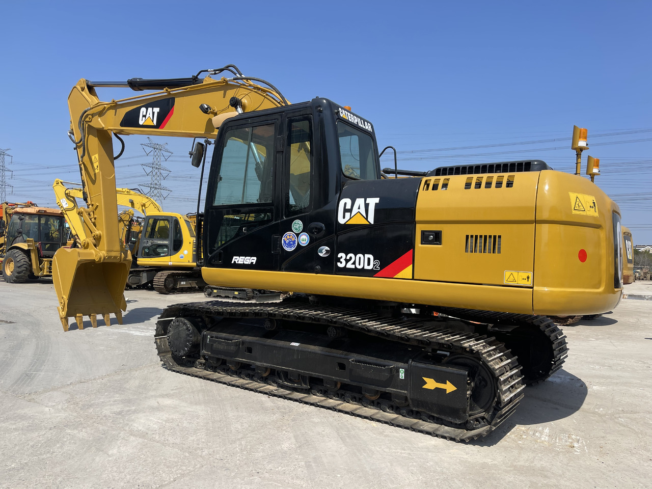 CATERPILLAR 320D2 - Kettenbagger: das Bild 2 CATERPILLAR 320D2 - Kettenbagger: das Bild 2