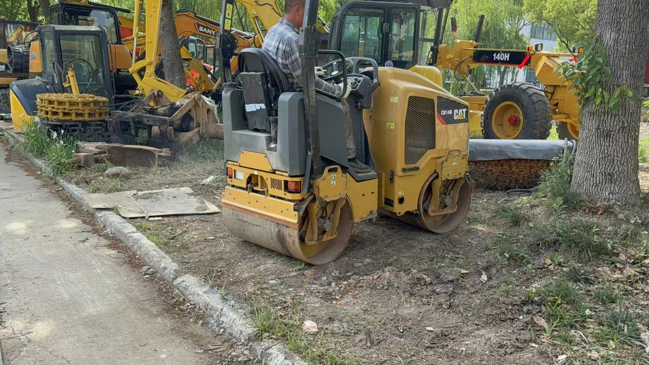 CATERPILLAR CB14B - Straßenwalze: das Bild 1 CATERPILLAR CB14B - Straßenwalze: das Bild 1