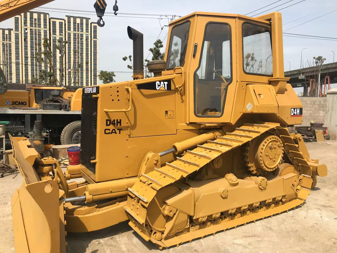 CATERPILLAR D4H - Bulldozer: das Bild 3 CATERPILLAR D4H - Bulldozer: das Bild 3