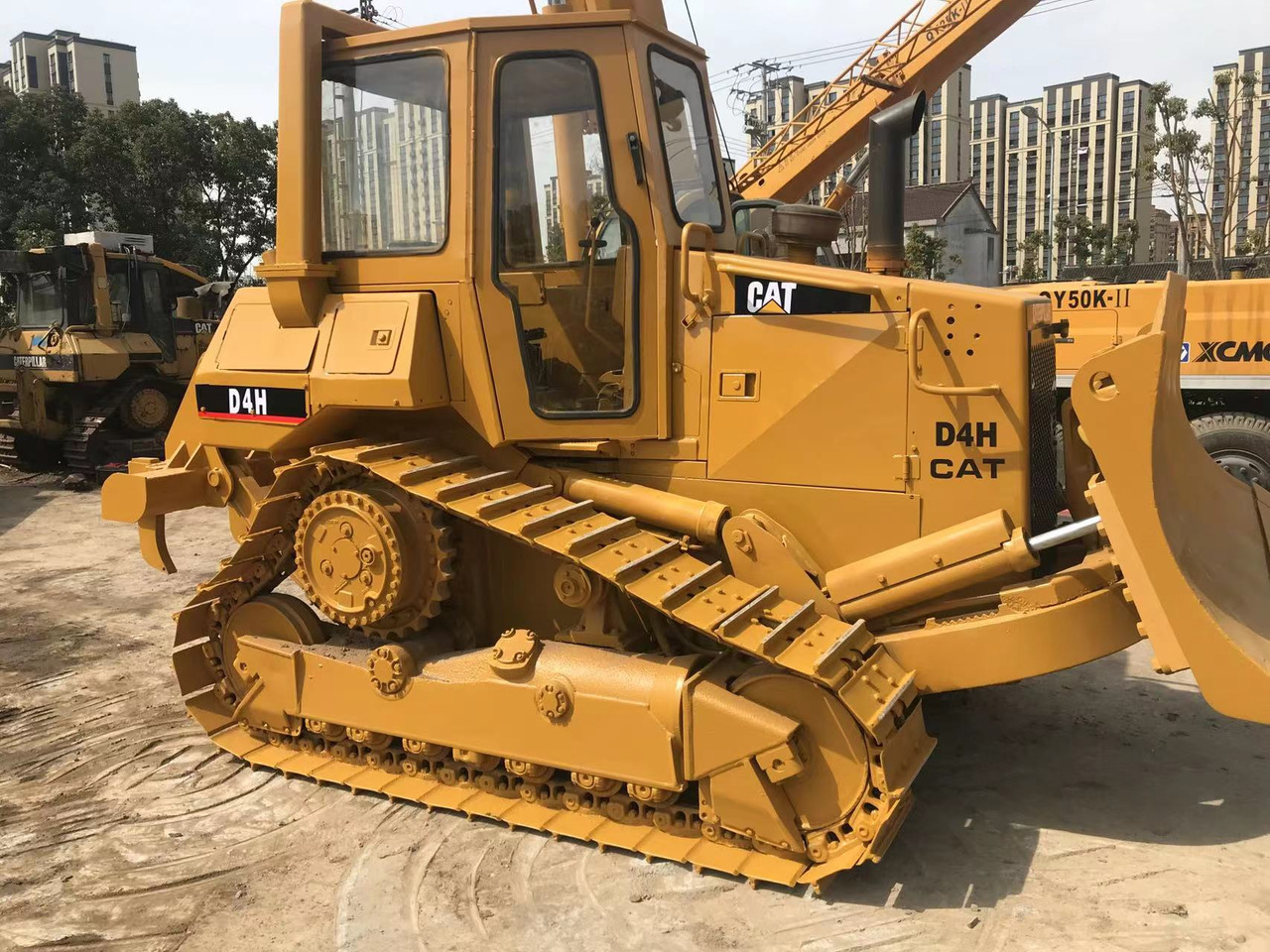 CATERPILLAR D4H - Bulldozer: das Bild 4 CATERPILLAR D4H - Bulldozer: das Bild 4