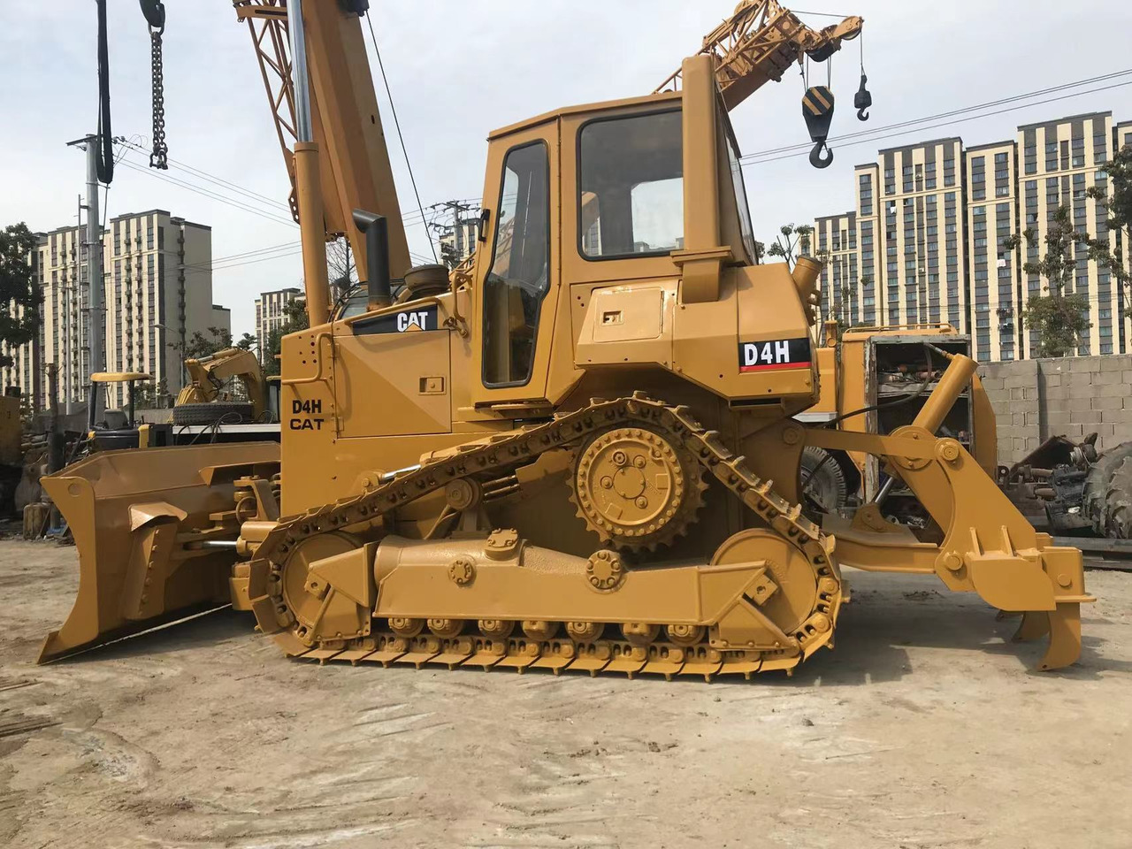 CATERPILLAR D4H - Bulldozer: das Bild 2 CATERPILLAR D4H - Bulldozer: das Bild 2
