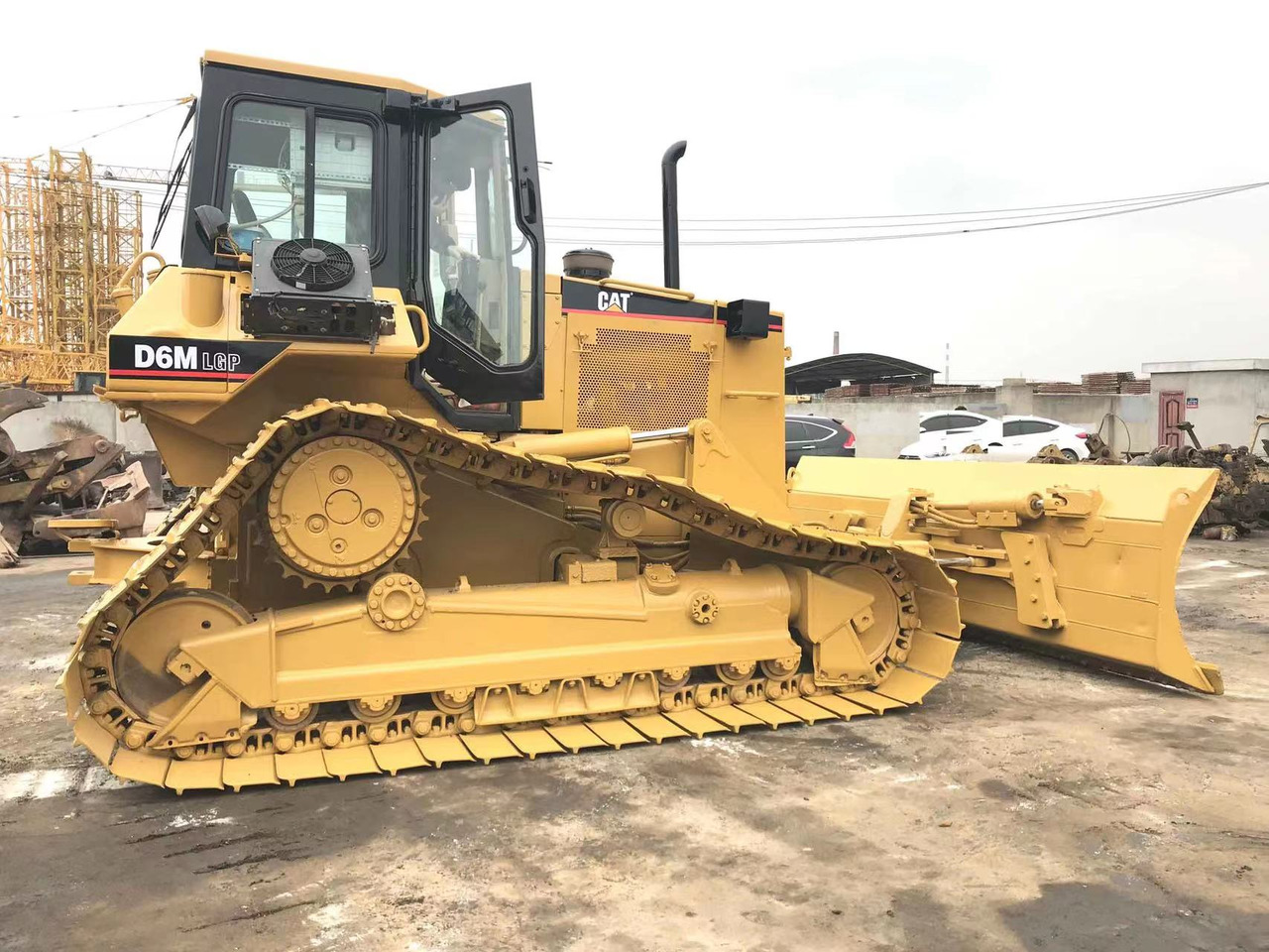 CATERPILLAR D6M - Bulldozer: das Bild 2 CATERPILLAR D6M - Bulldozer: das Bild 2