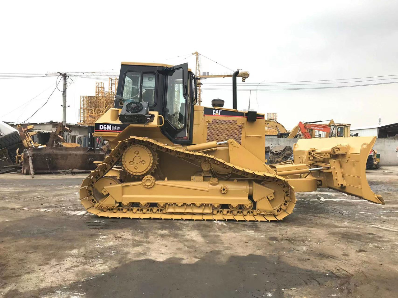 CATERPILLAR D6M - Bulldozer: das Bild 1 CATERPILLAR D6M - Bulldozer: das Bild 1