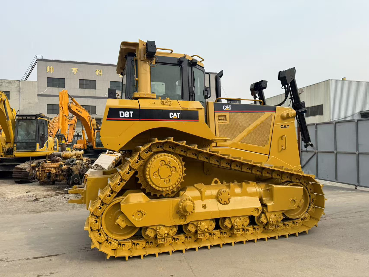 CATERPILLAR D8T - Bulldozer: das Bild 3 CATERPILLAR D8T - Bulldozer: das Bild 3