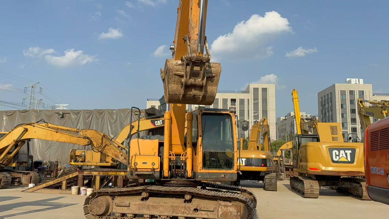 HYUNDAI R220LC-9S - Kettenbagger: das Bild 4 HYUNDAI R220LC-9S - Kettenbagger: das Bild 4