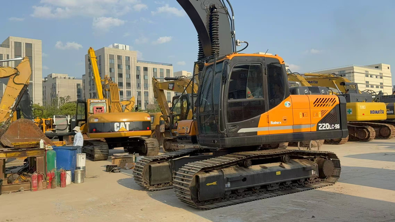 HYUNDAI R220LC-9S - Kettenbagger: das Bild 4 HYUNDAI R220LC-9S - Kettenbagger: das Bild 4