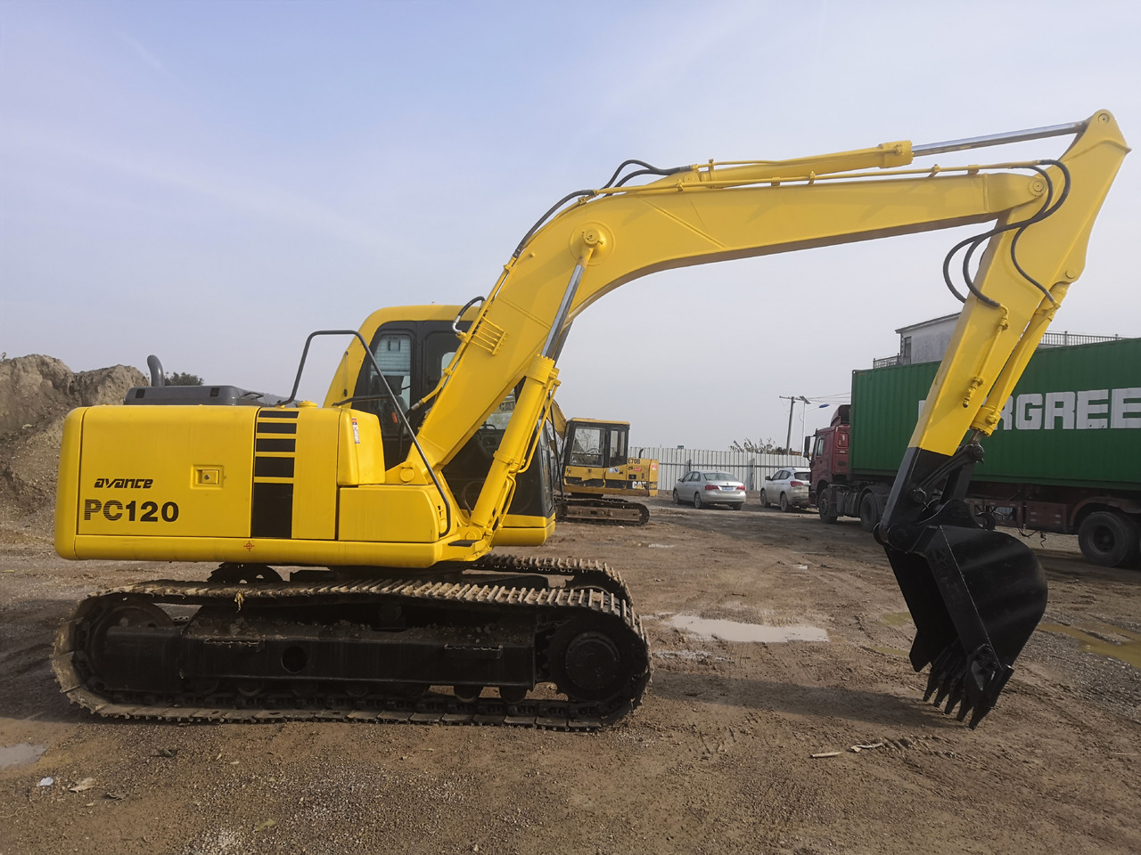 KOMATSU PC120-6 - Kettenbagger: das Bild 2 KOMATSU PC120-6 - Kettenbagger: das Bild 2