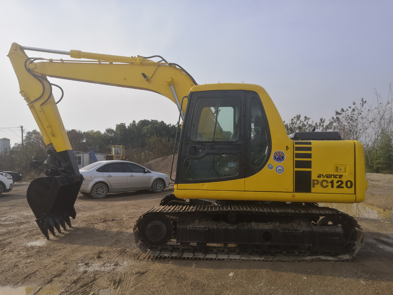 KOMATSU PC120-6 - Kettenbagger: das Bild 4 KOMATSU PC120-6 - Kettenbagger: das Bild 4