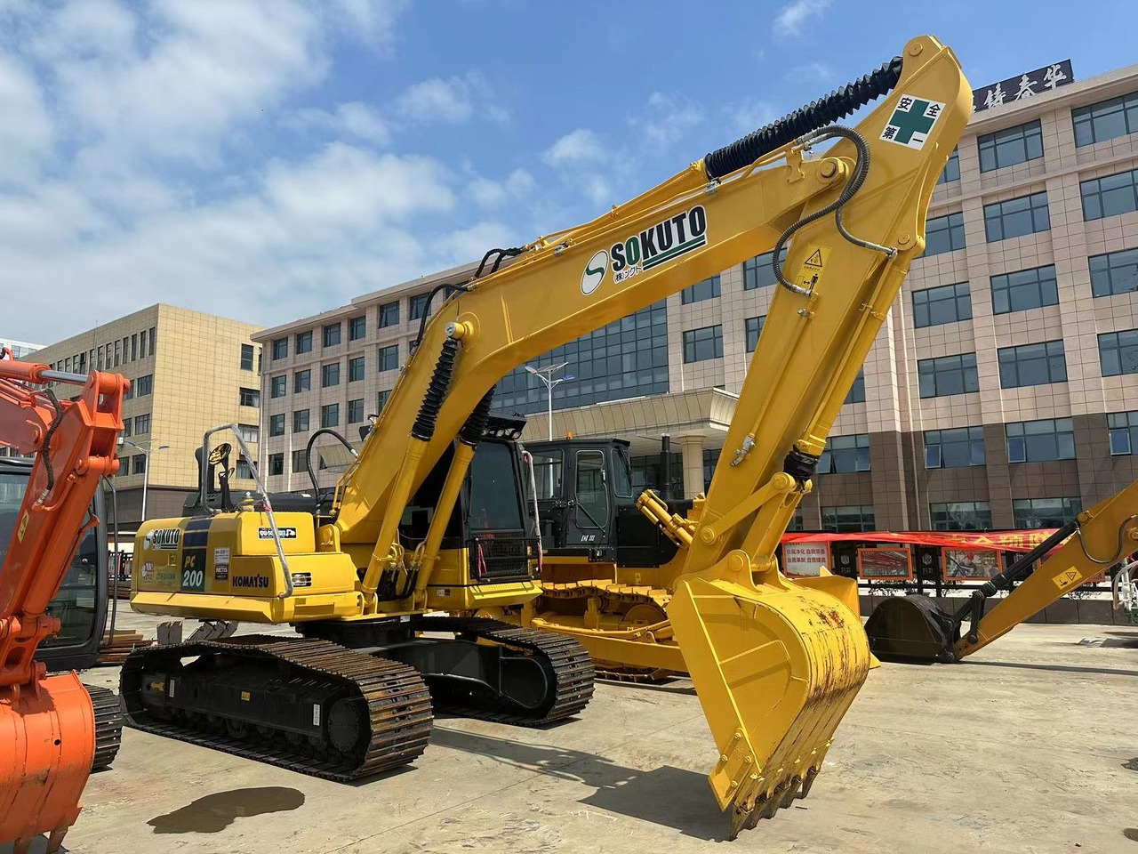 KOMATSU PC200-8N1 - Kettenbagger: das Bild 2 KOMATSU PC200-8N1 - Kettenbagger: das Bild 2
