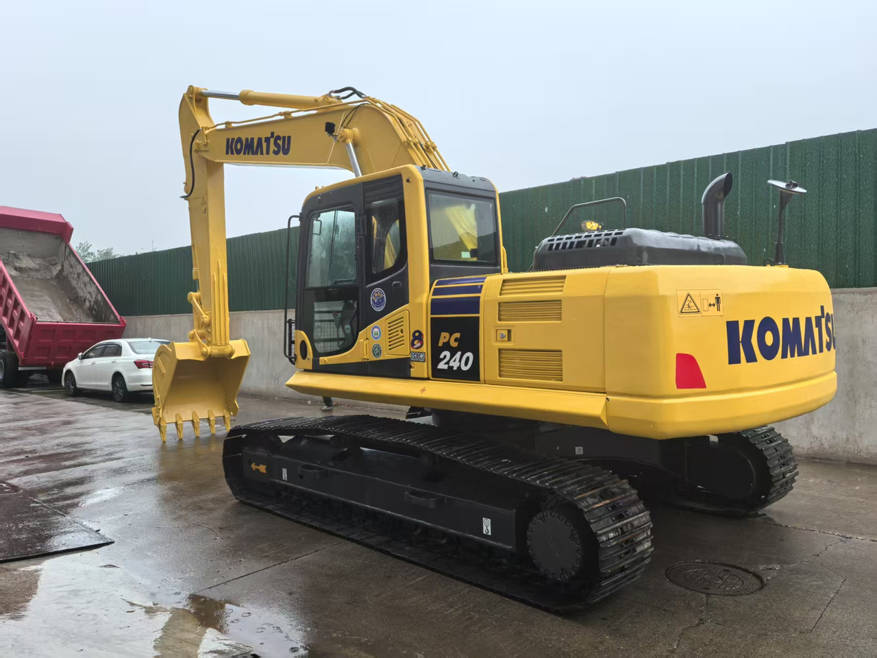 KOMATSU PC240LC-8M0 - Kettenbagger: das Bild 4 KOMATSU PC240LC-8M0 - Kettenbagger: das Bild 4