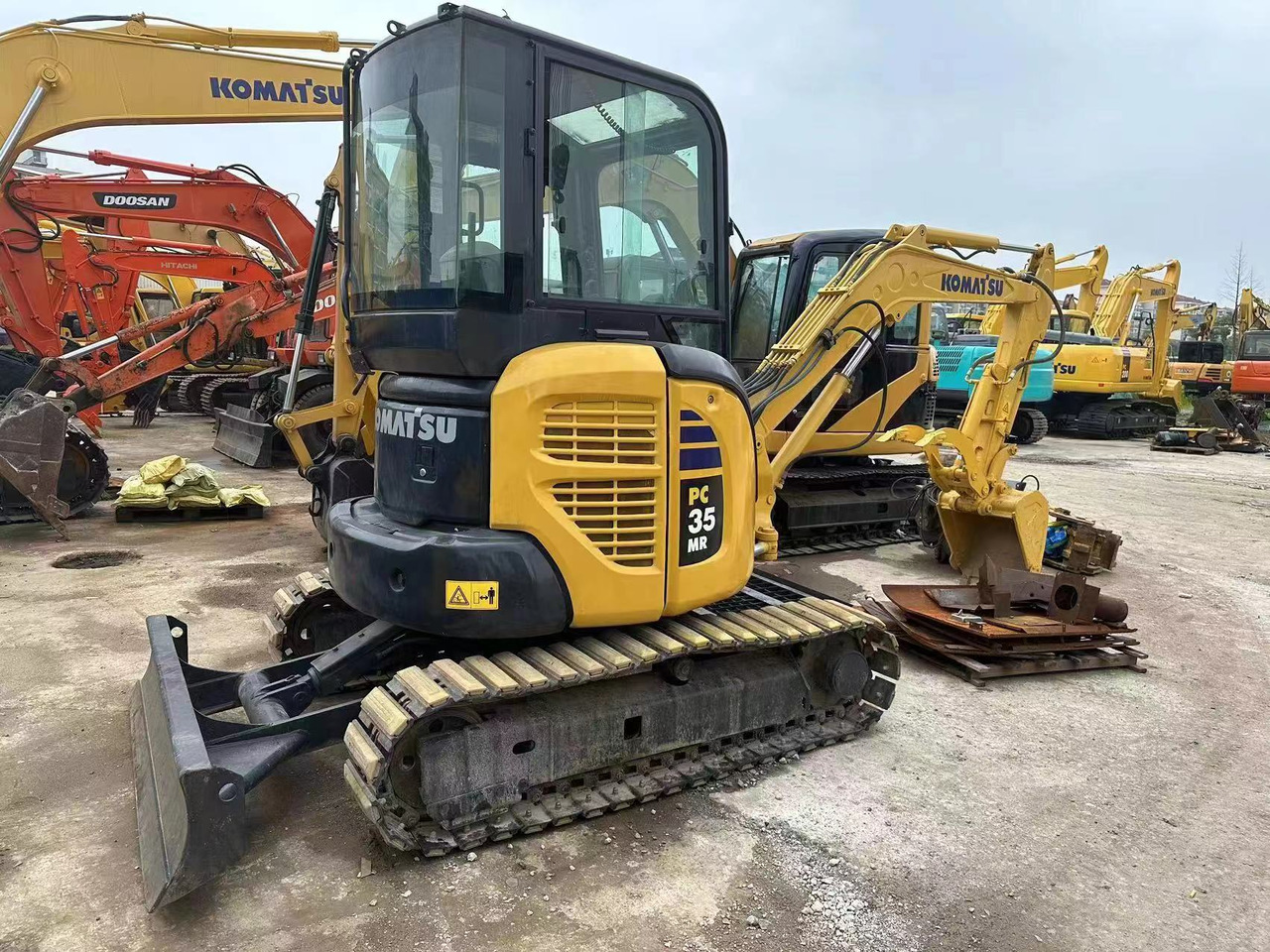 KOMATSU PC35 - Kettenbagger: das Bild 3 KOMATSU PC35 - Kettenbagger: das Bild 3