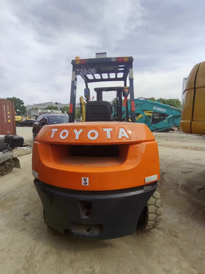 TOYOTA 62-7FD50 - Dieselstapler: das Bild 4 TOYOTA 62-7FD50 - Dieselstapler: das Bild 4