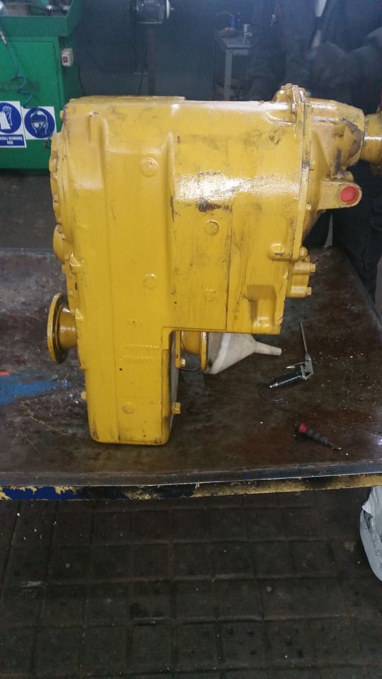 Skrzynia biegów Clark R28000 do Clark R24000, R28000, R32000, R34000, R36000 - Getriebe für Baumaschine: das Bild 1 Skrzynia biegów Clark R28000 do Clark R24000, R28000, R32000, R34000, R36000 - Getriebe für Baumaschine: das Bild 1