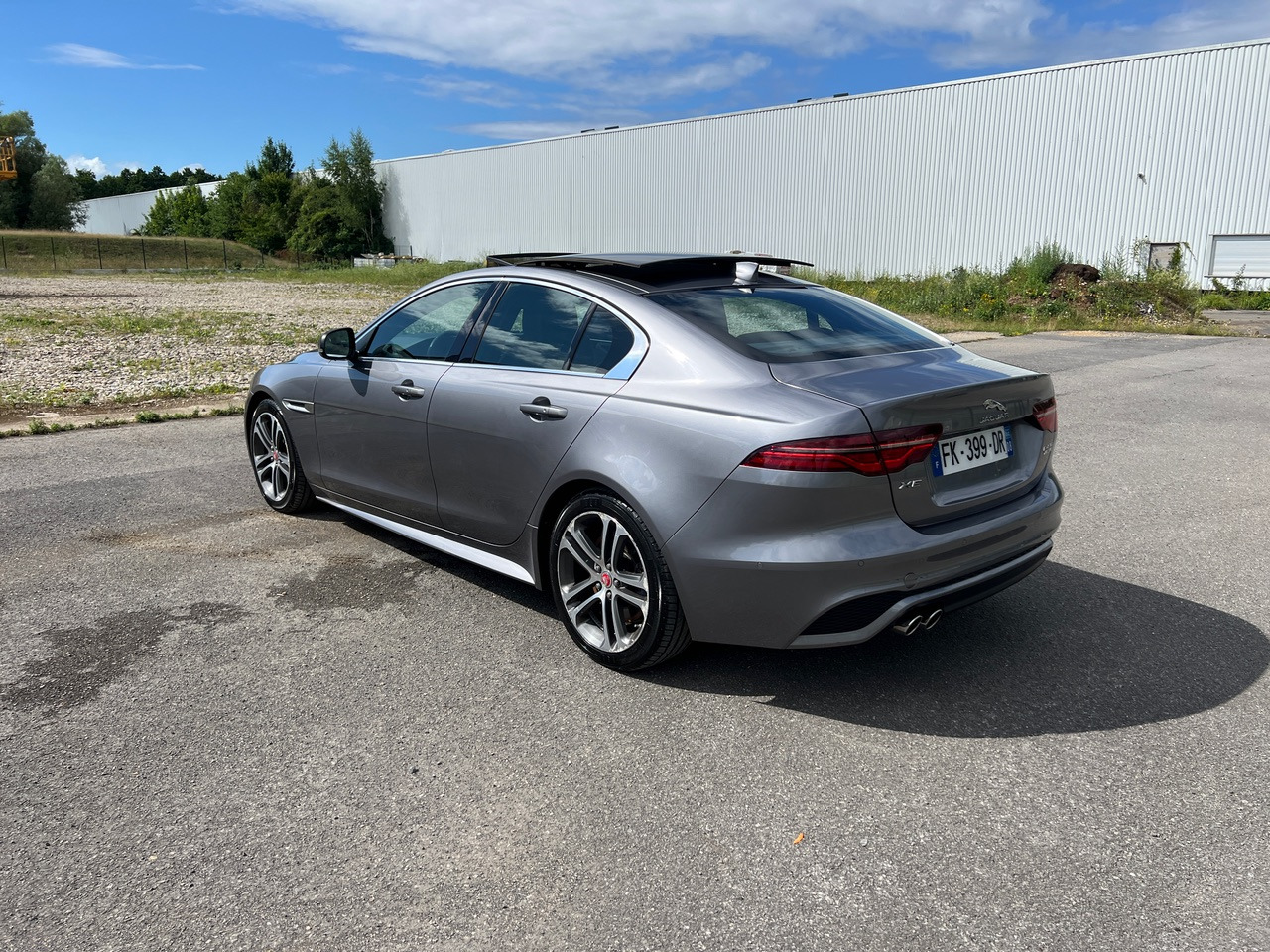 JAGUAR XE 20MY SE R-DYN. 2.0L D 180 BVA8 Cockpit PANO - Limousine: das Bild 5 JAGUAR XE 20MY SE R-DYN. 2.0L D 180 BVA8 Cockpit PANO - Limousine: das Bild 5