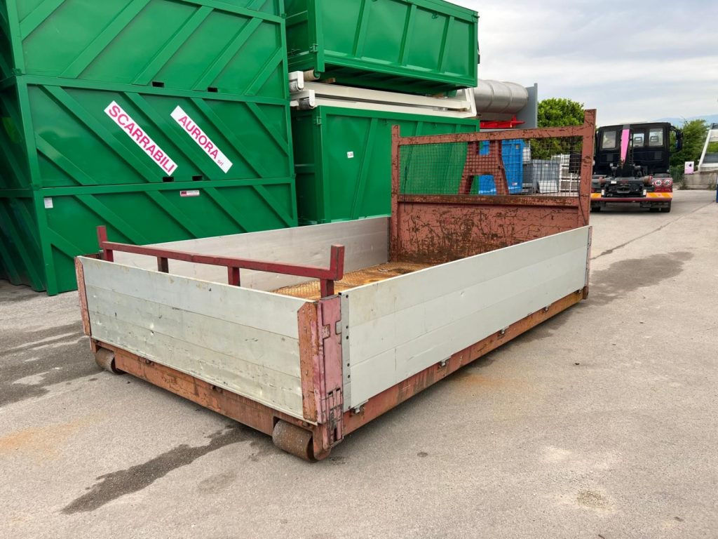 CONTAINER SCARRABILE A PIANALE CON SPONDE - Abrollcontainer: das Bild 4 CONTAINER SCARRABILE A PIANALE CON SPONDE - Abrollcontainer: das Bild 4