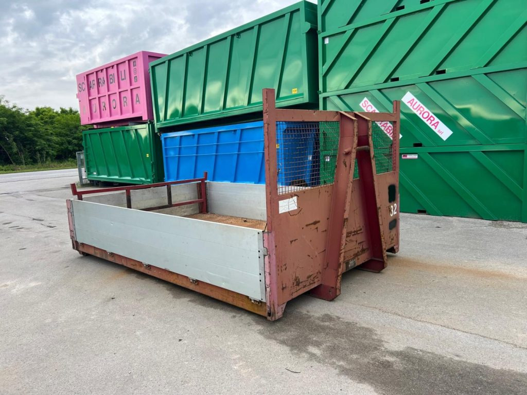 CONTAINER SCARRABILE A PIANALE CON SPONDE - Abrollcontainer: das Bild 2 CONTAINER SCARRABILE A PIANALE CON SPONDE - Abrollcontainer: das Bild 2