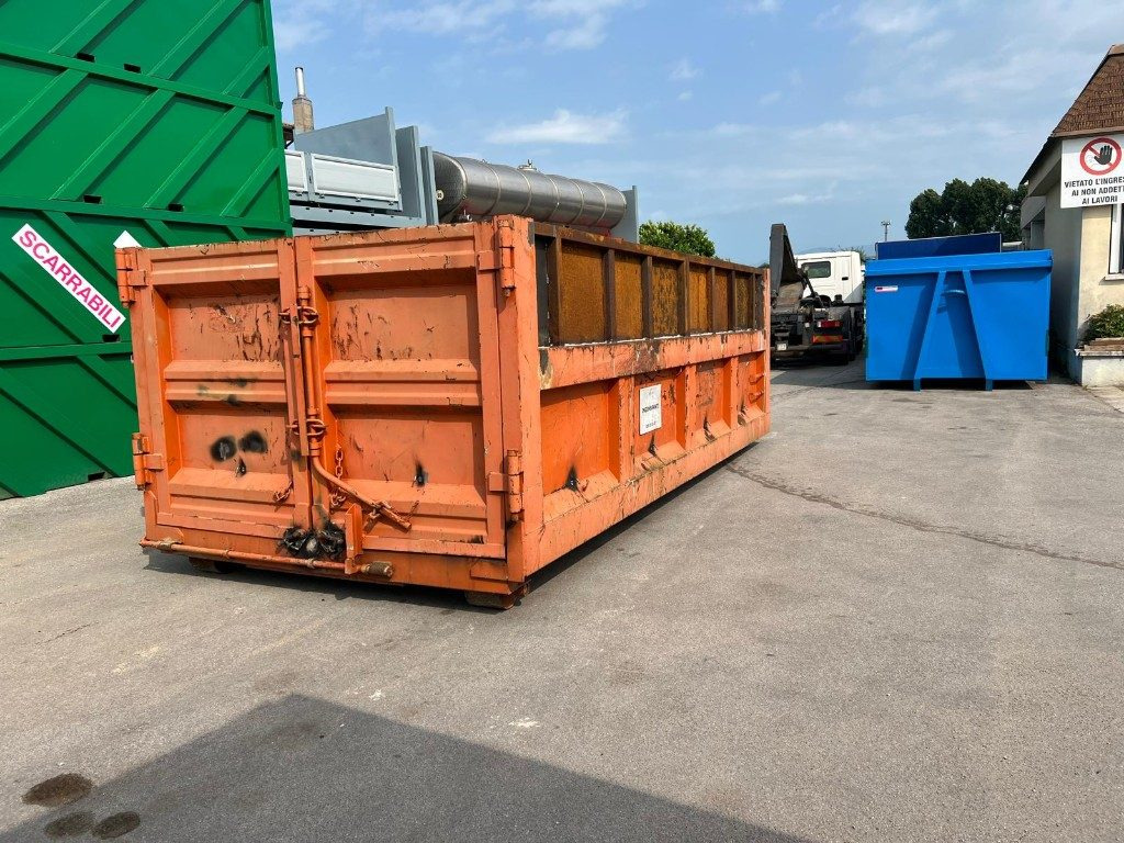 CONTAINER SCARRABILE USATO A CIELO APERTO - Abrollcontainer: das Bild 2 CONTAINER SCARRABILE USATO A CIELO APERTO - Abrollcontainer: das Bild 2