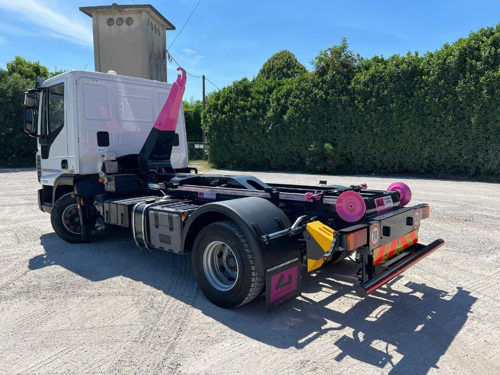 IVECO 120EL18 SCARRABILE - Abrollcontainer: das Bild 4 IVECO 120EL18 SCARRABILE - Abrollcontainer: das Bild 4