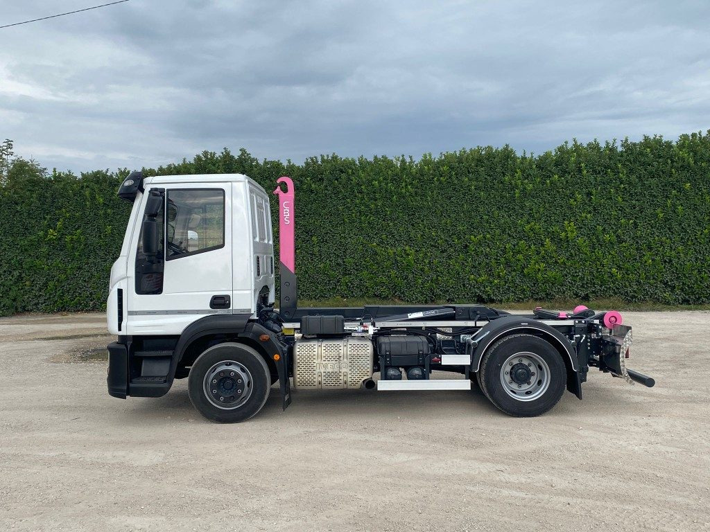 Abrollkipper IVECO EUROCARGO 120E25 SCARRABILE: das Bild 8