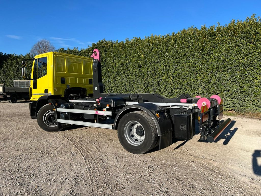 IVECO EUROCARGO 180EL28 SCARRABILE - Abrollkipper: das Bild 4 IVECO EUROCARGO 180EL28 SCARRABILE - Abrollkipper: das Bild 4