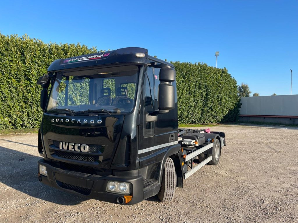 IVECO EUROCARGO 75E18 CON SCARRABILE NUOVO - Abrollkipper: das Bild 2 IVECO EUROCARGO 75E18 CON SCARRABILE NUOVO - Abrollkipper: das Bild 2