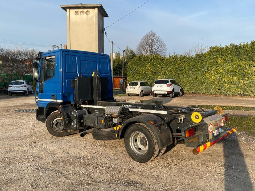 IVECO EUROCARGO 75E18 SCARRABILE - Abrollkipper: das Bild 4 IVECO EUROCARGO 75E18 SCARRABILE - Abrollkipper: das Bild 4