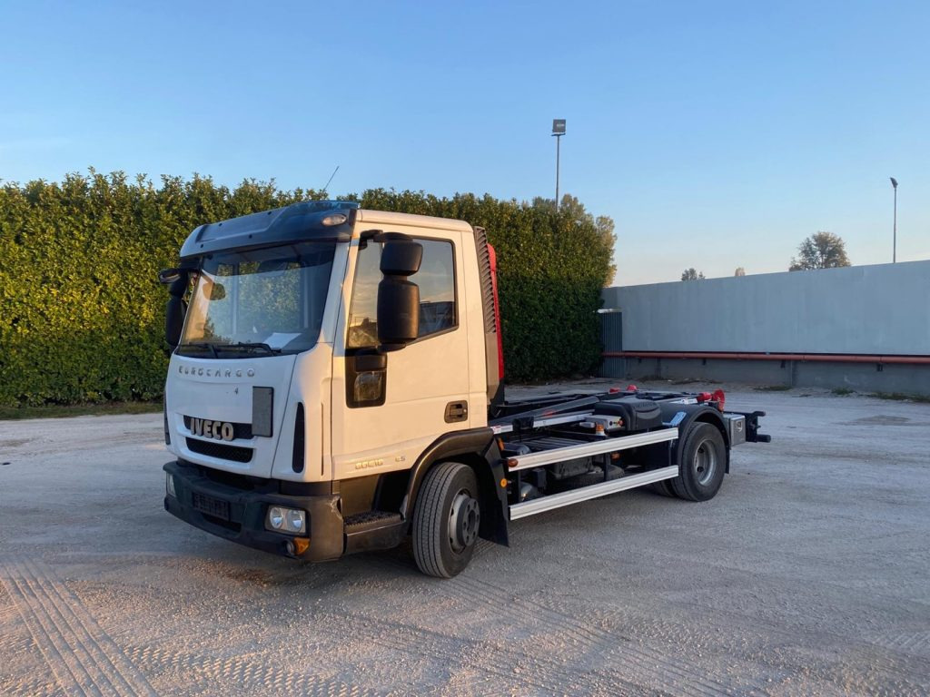 IVECO EUROCARGO 80 E18 CON IMPIANTO SCARRABILE NUO - Abrollkipper: das Bild 3 IVECO EUROCARGO 80 E18 CON IMPIANTO SCARRABILE NUO - Abrollkipper: das Bild 3