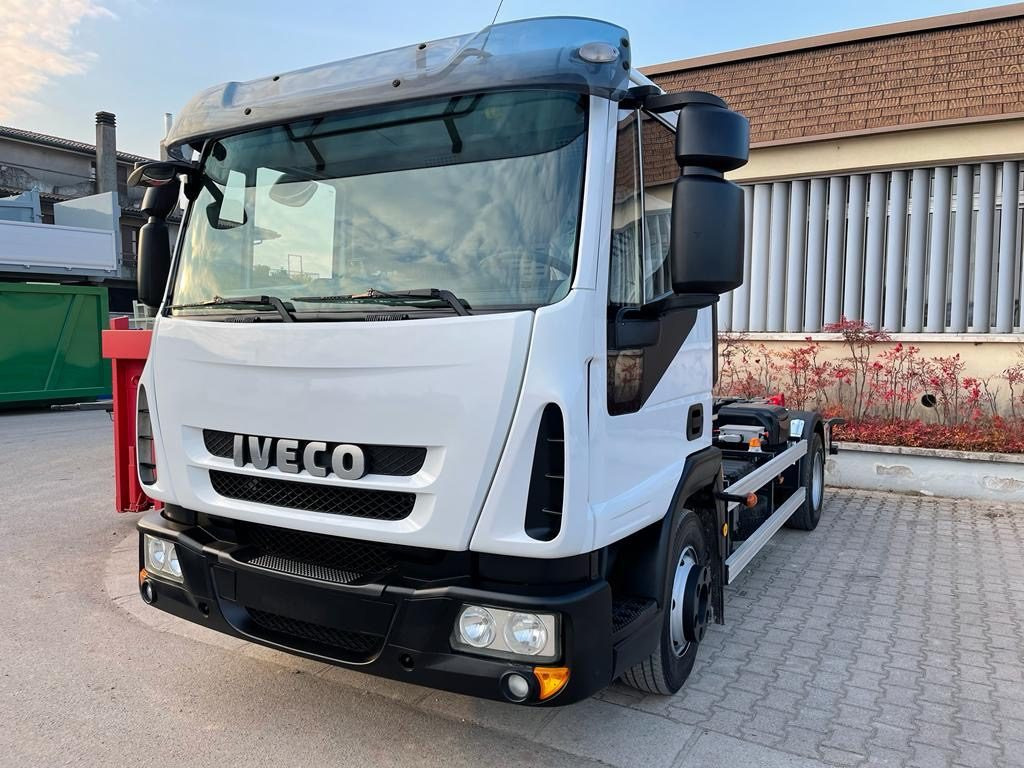 Abrollkipper IVECO EUROCARGO 80 E18 CON IMPIANTO SCARRABILE NUO: das Bild 9