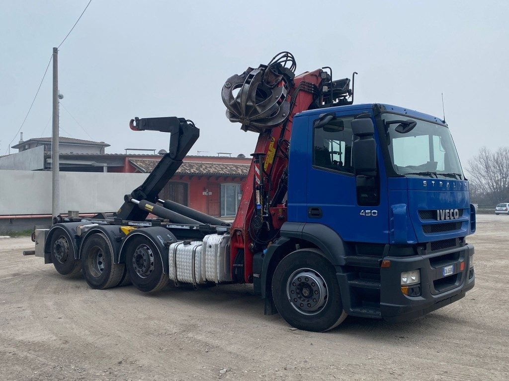 IVECO STRALIS 260.450 SCARRABILE CON GRU - Abrollkipper: das Bild 1 IVECO STRALIS 260.450 SCARRABILE CON GRU - Abrollkipper: das Bild 1