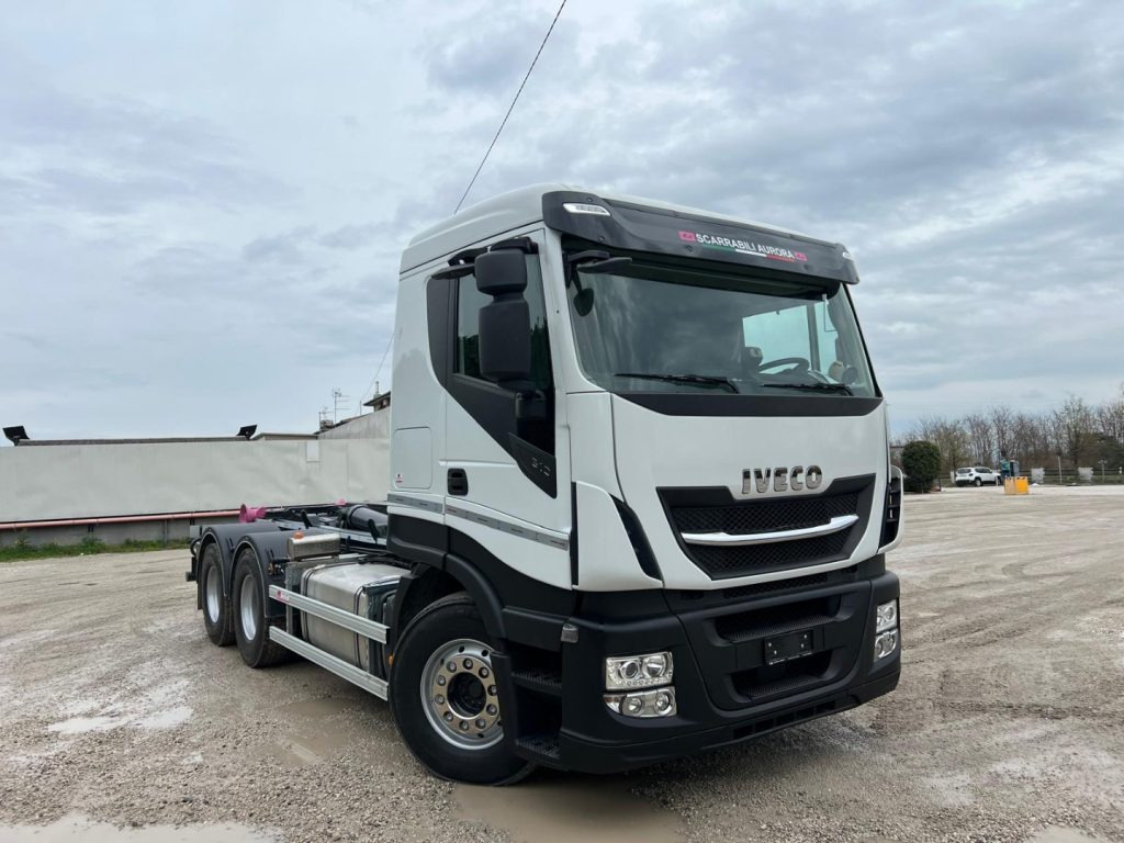 Abrollkipper IVECO STRALIS X-WAY 510 TRAKKER SCARRABILE: das Bild 8