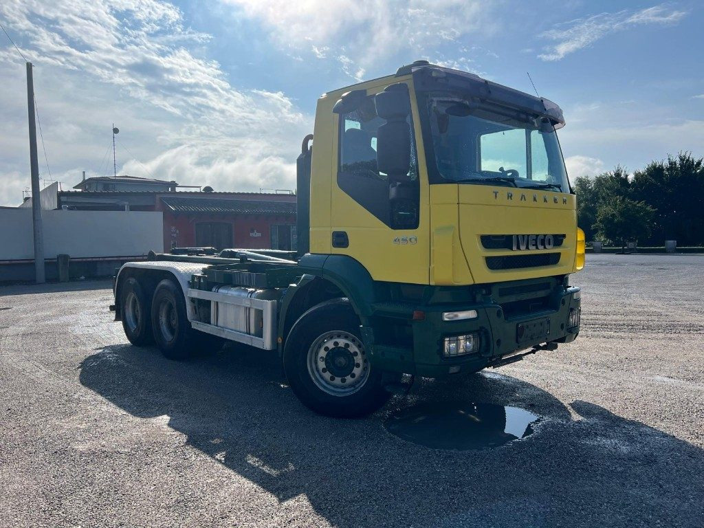 IVECO TRAKKER 450 SCARRABILE - Abrollkipper: das Bild 2 IVECO TRAKKER 450 SCARRABILE - Abrollkipper: das Bild 2