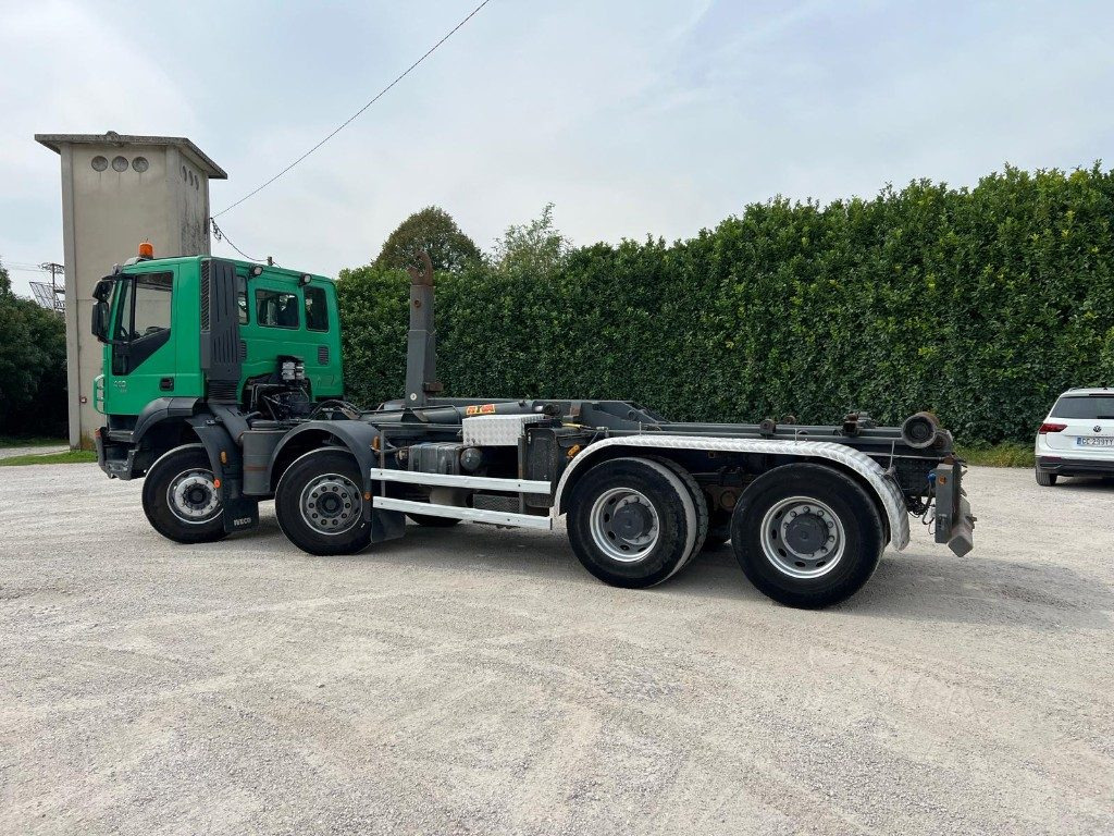 IVECO TRAKKER AD340T41 SCARRABILE - Abrollkipper: das Bild 4 IVECO TRAKKER AD340T41 SCARRABILE - Abrollkipper: das Bild 4