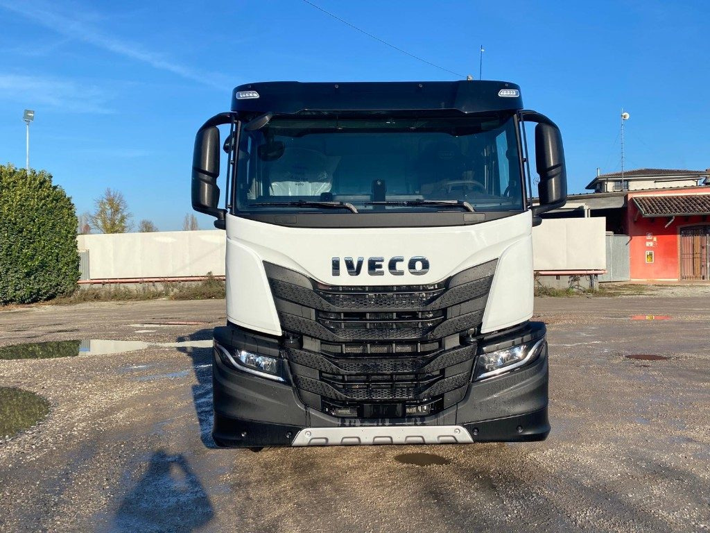 IVECO X-WAY AD280X48 NUOVO SCARRABILE PASSO 4500 - Abrollkipper: das Bild 2 IVECO X-WAY AD280X48 NUOVO SCARRABILE PASSO 4500 - Abrollkipper: das Bild 2